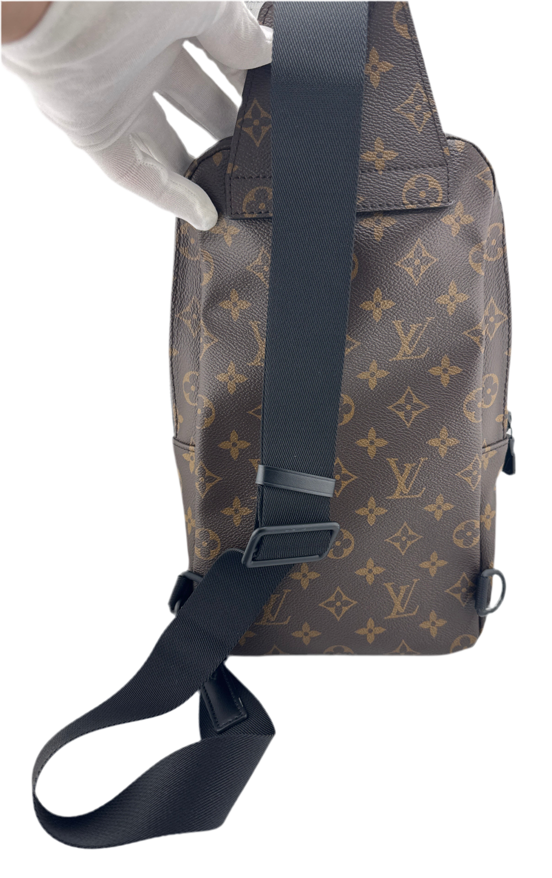 Louis Vuitton Avenue Slingbag Monogram