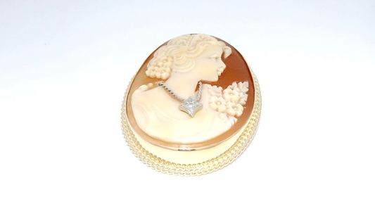 Large Cameo Pendant in 14K Yellow Gold