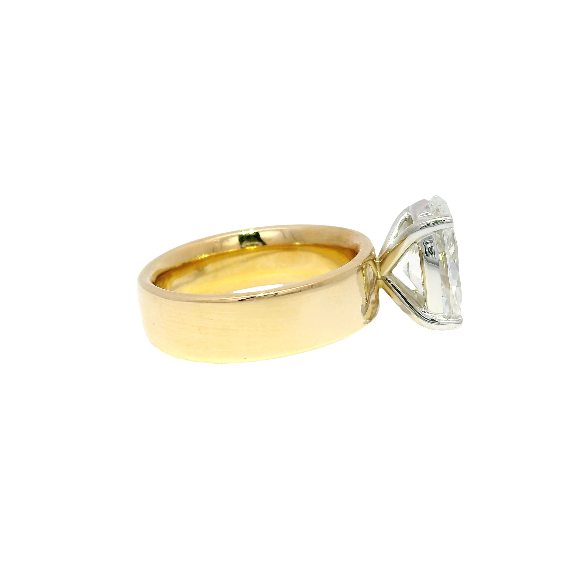 3.08ct. E VVS2 Lab Oval Set in 14K Yellow Gold 6mm Cigar Band Sz 7