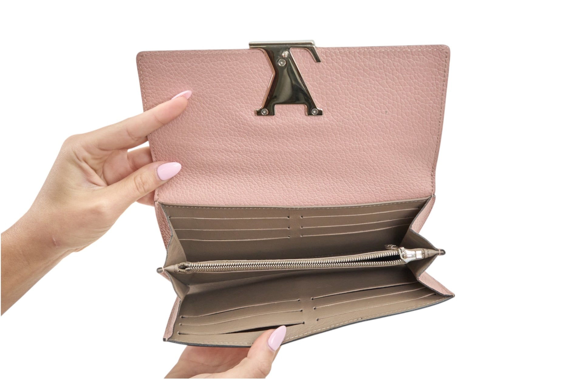 Louis Vuitton Capucines Wallet Taurillon Magnolia