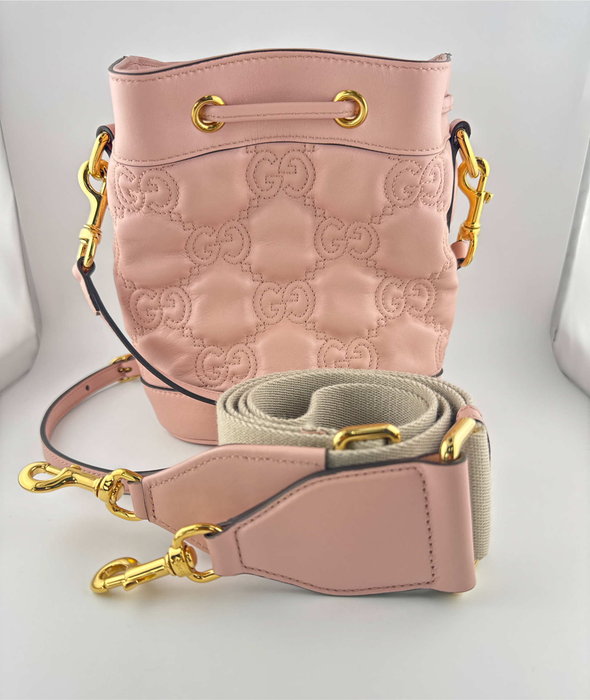 Gucci GG Matelasse Bucket Bag Pink