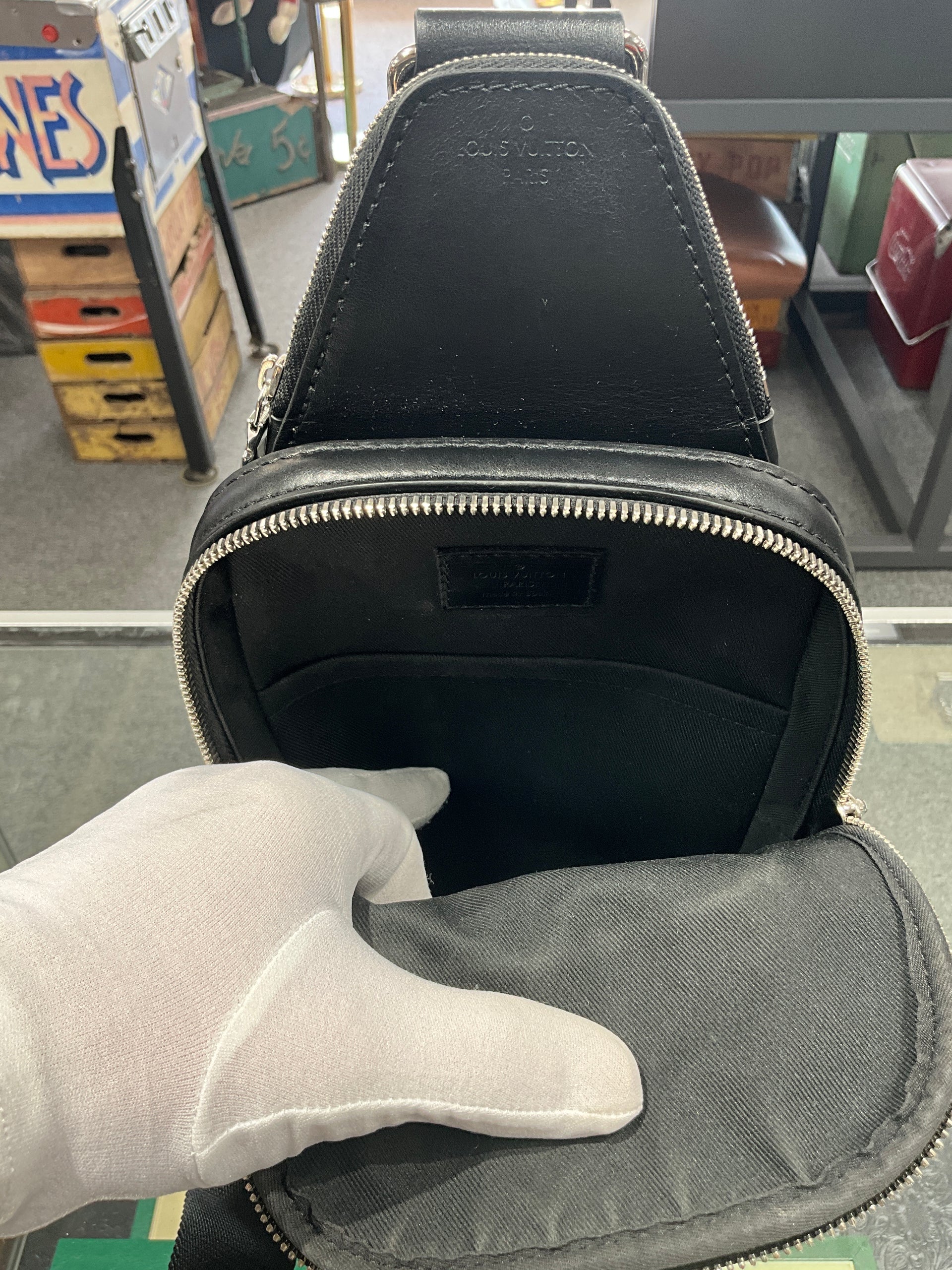 Louis Vuitton Avenue Slingbag PM Monogram Eclipse