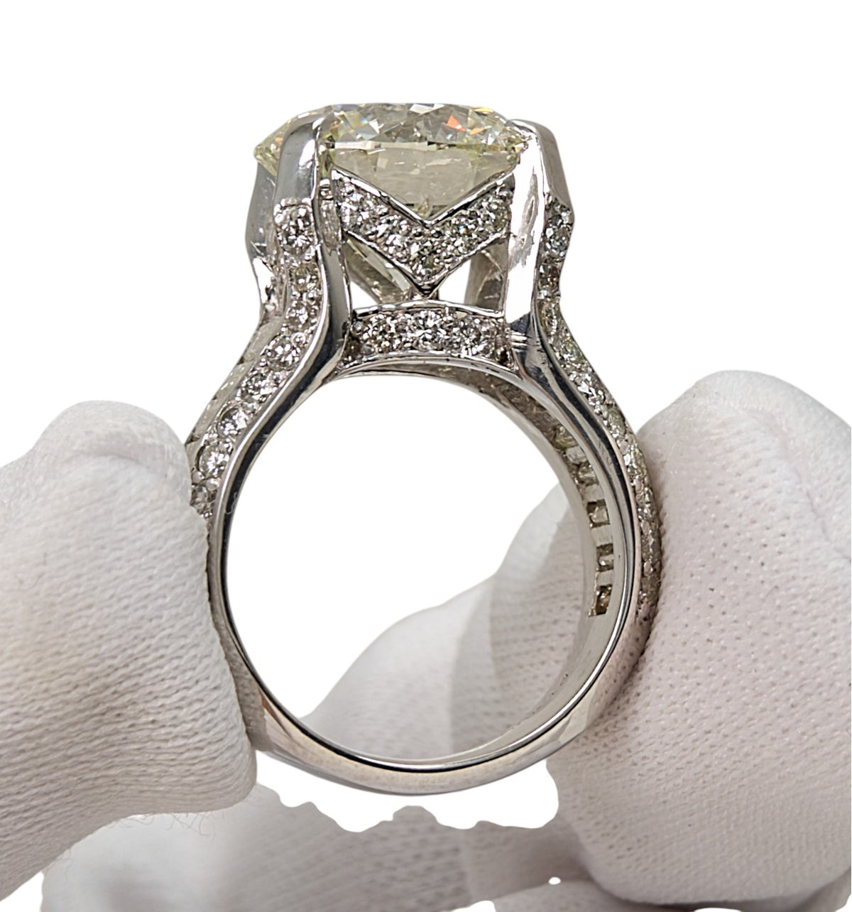 10.05ct K SI2 Natural Round Diamond in 6cttw. Natural Diamond & Platinum Mounting