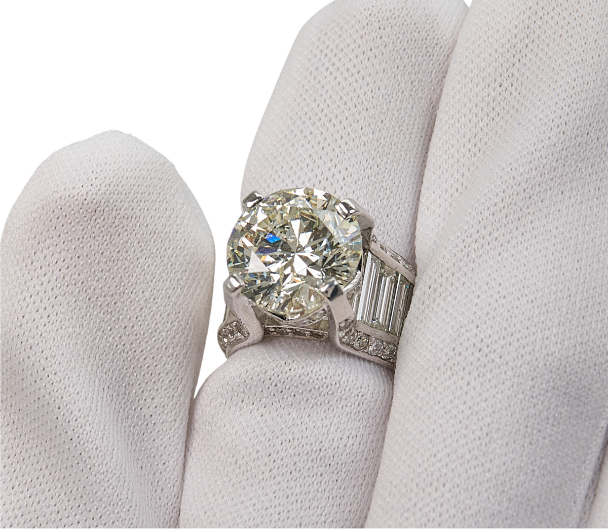 10.05ct K SI2 Natural Round Diamond in 6cttw. Natural Diamond & Platinum Mounting
