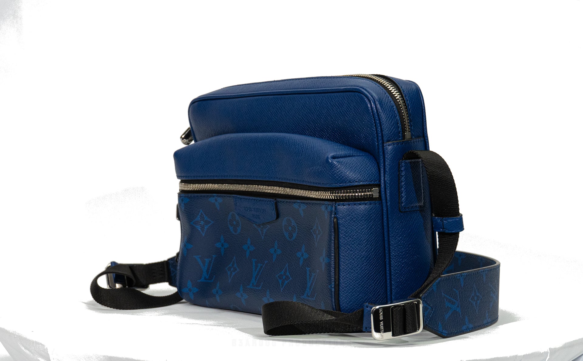 Louis Vuitton Outdoor Messenger Monogram/Taigarama Cobalt