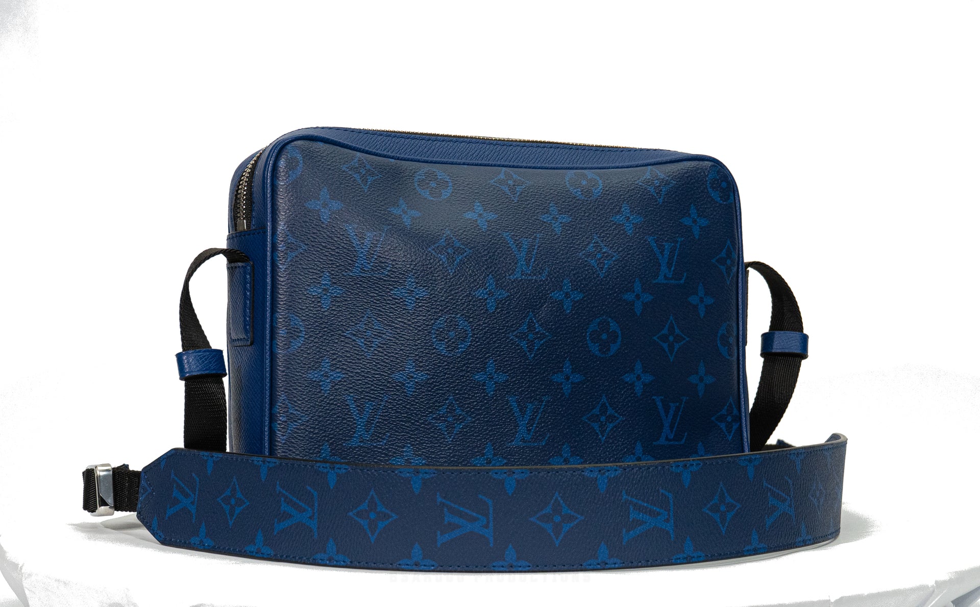 Louis Vuitton Outdoor Messenger Monogram/Taigarama Cobalt