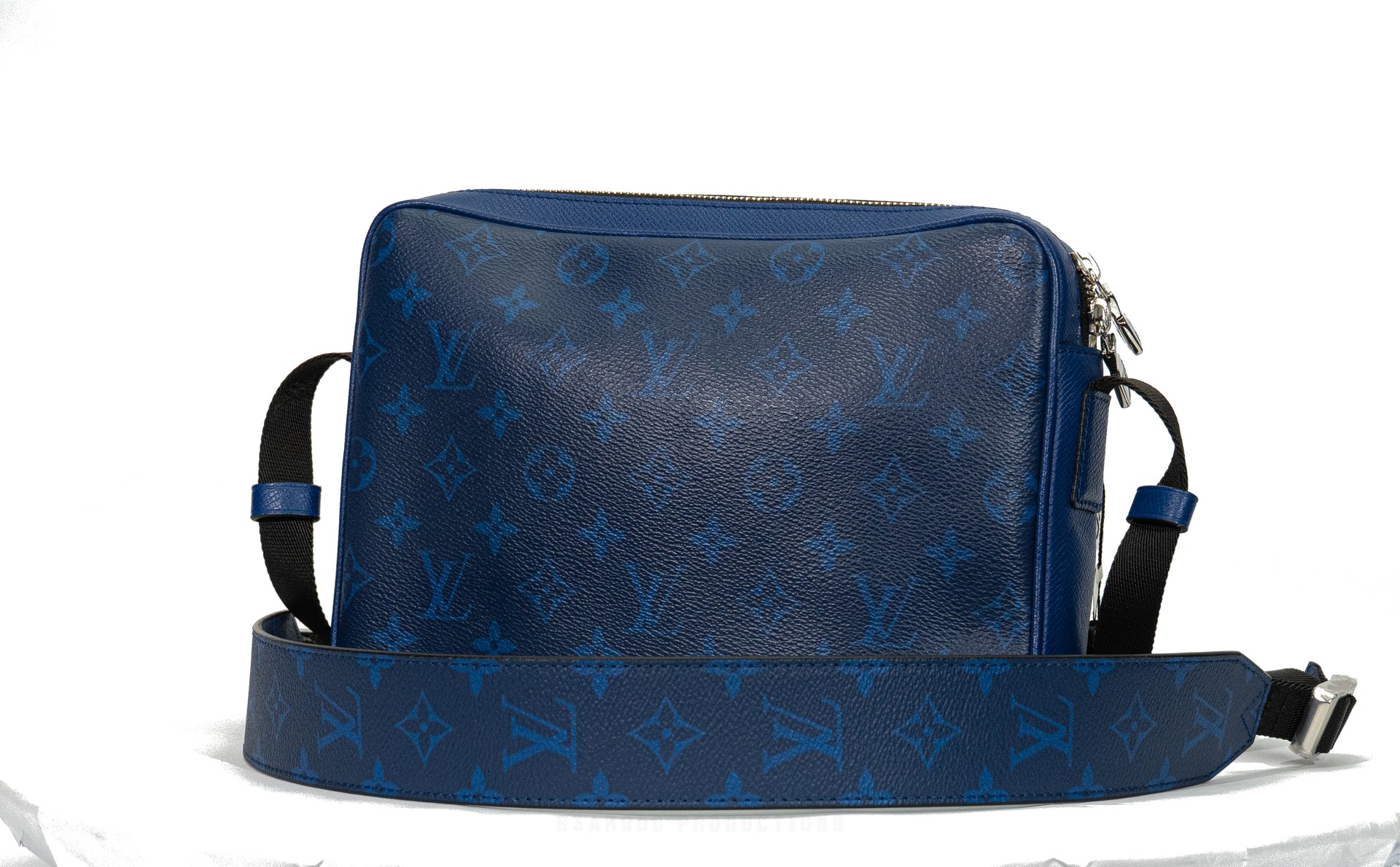 Louis Vuitton Outdoor Messenger Monogram/Taigarama Cobalt