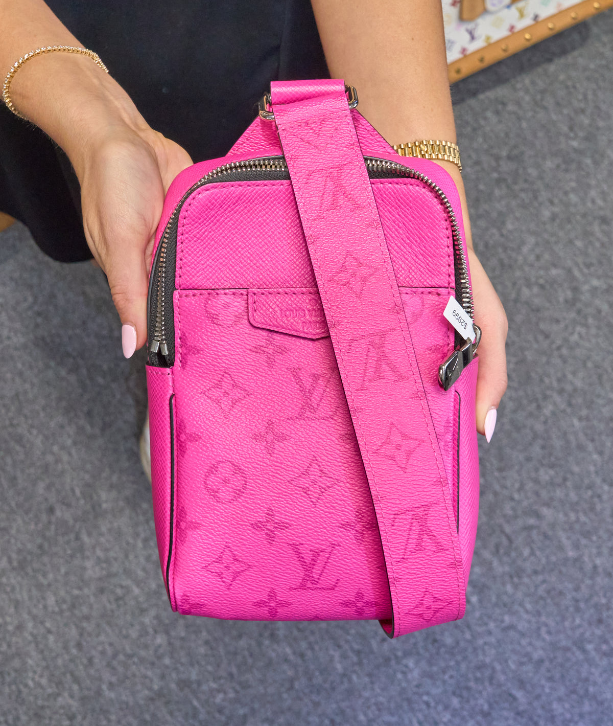 Louis Vuitton Slingbag Monogram Taigarama Outdoor Fuchsia