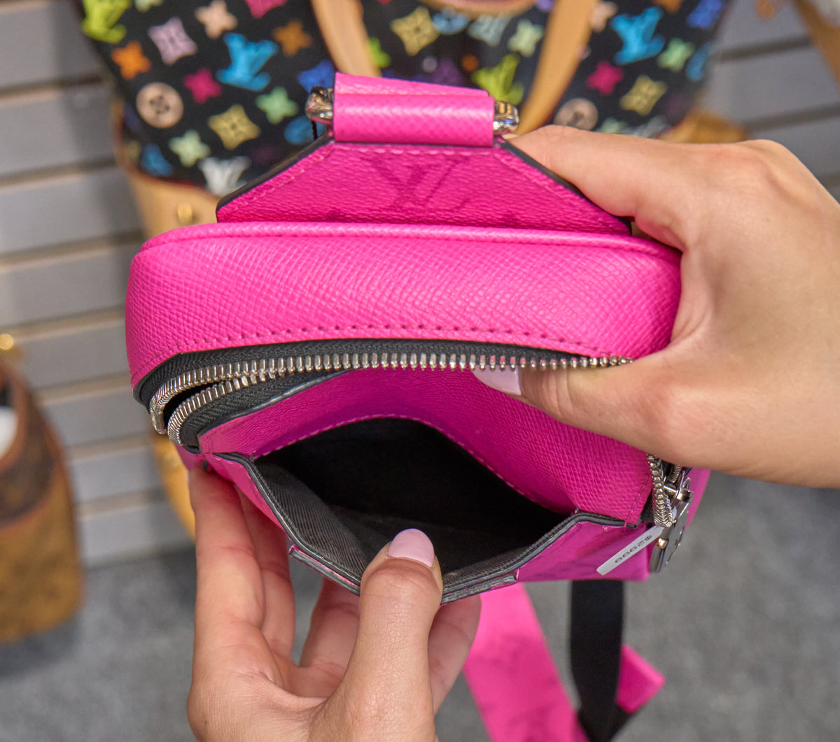 Louis Vuitton Slingbag Monogram Taigarama Outdoor Fuchsia