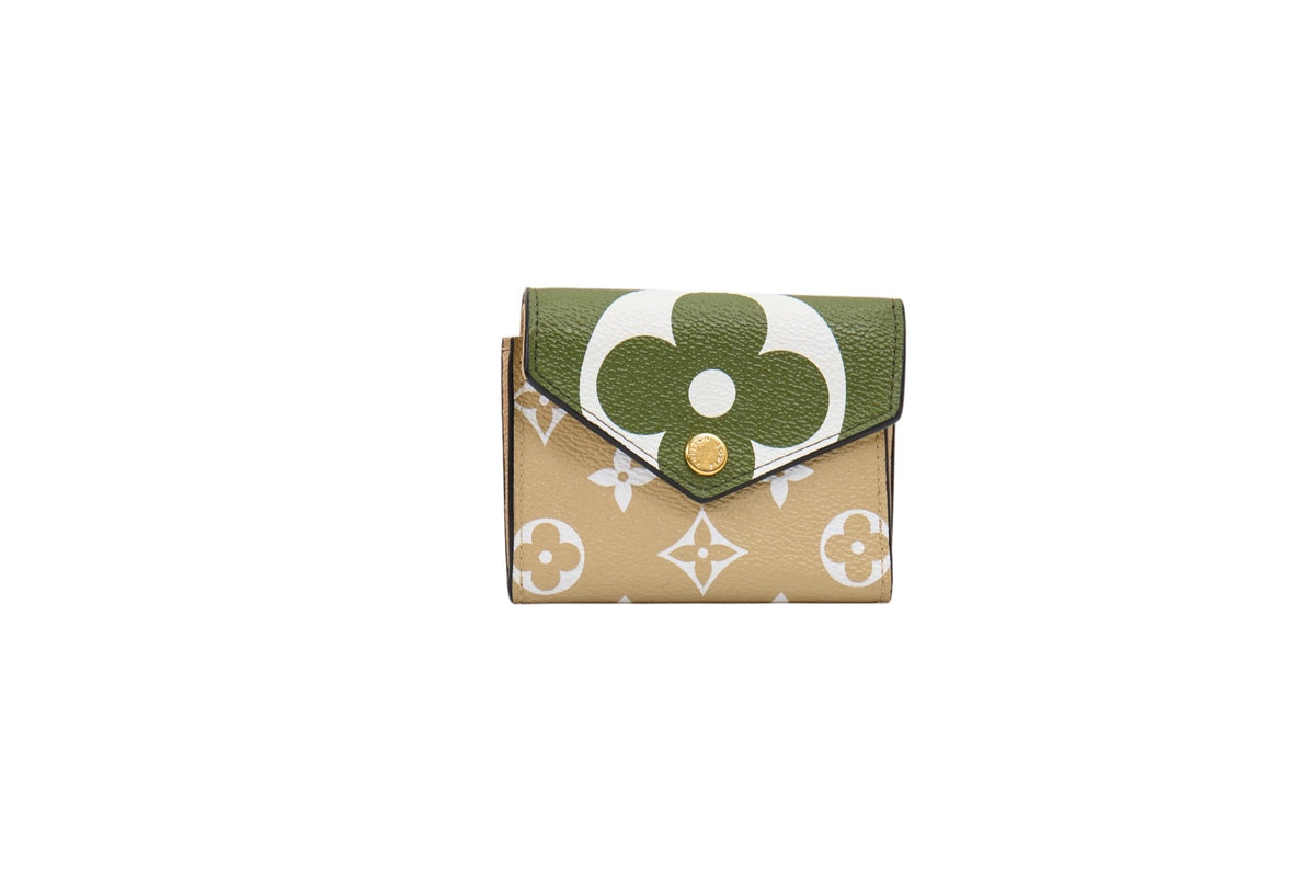 Louis Vuitton Zoe Wallet Monogram Giant Khaki Blanc