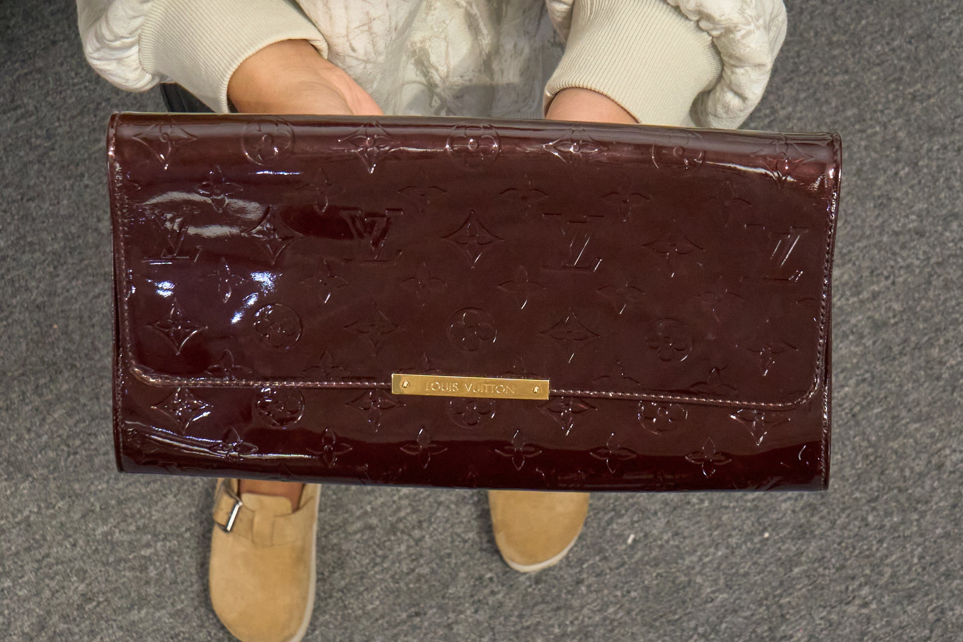 Louis Vuitton Robertson Clutch Monogram Vernis Amarante