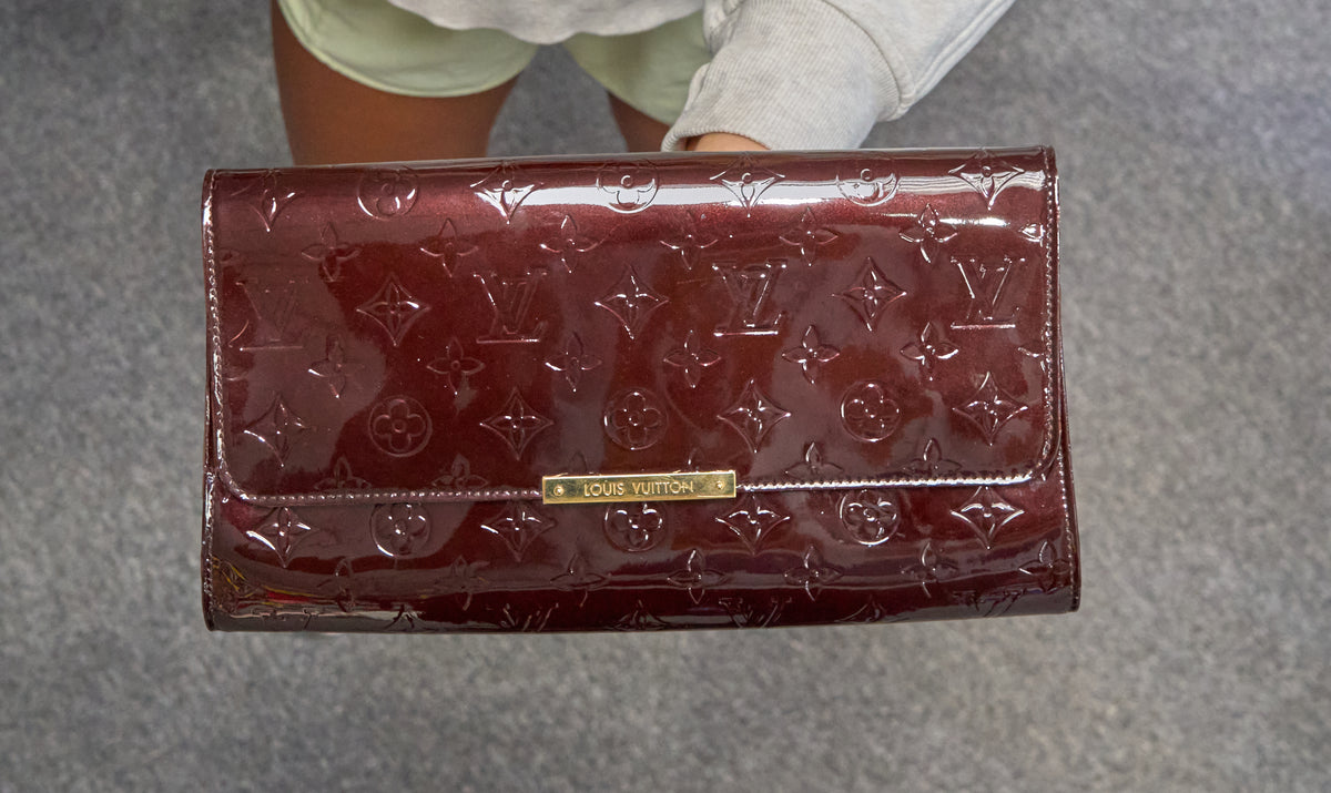 Louis Vuitton Robertson Clutch Monogram Vernis Amarante
