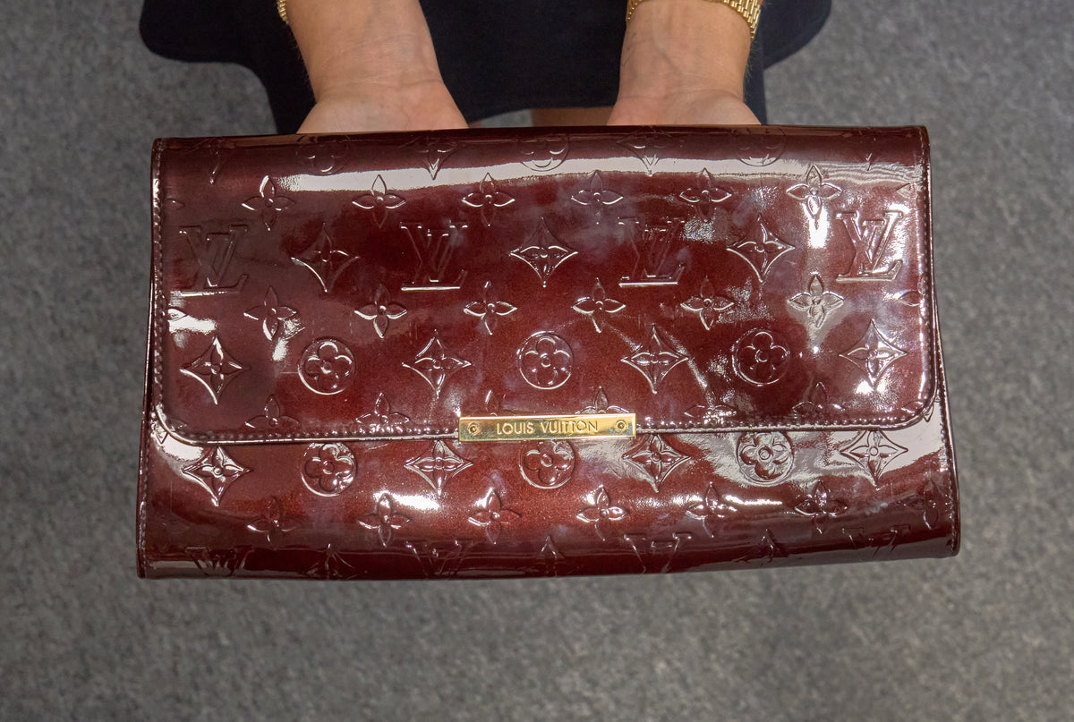 Louis Vuitton Robertson Clutch Monogram Vernis Amarante