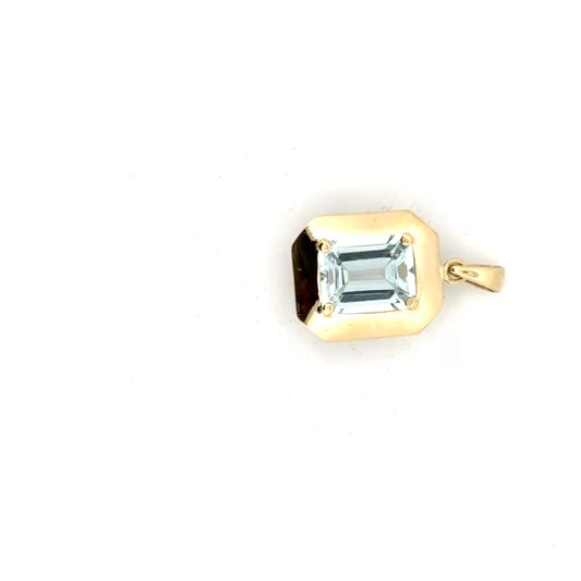 1.91ct. Aquamarine Solitaire Pendant Set in 14K Yellow Gold
