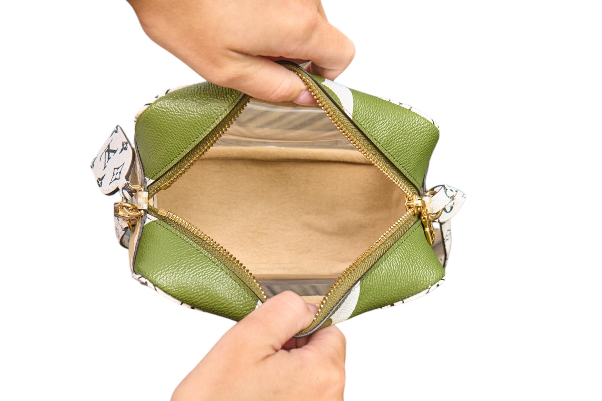 Louis Vuitton Beach Pouch Monogram Giant Khaki/White