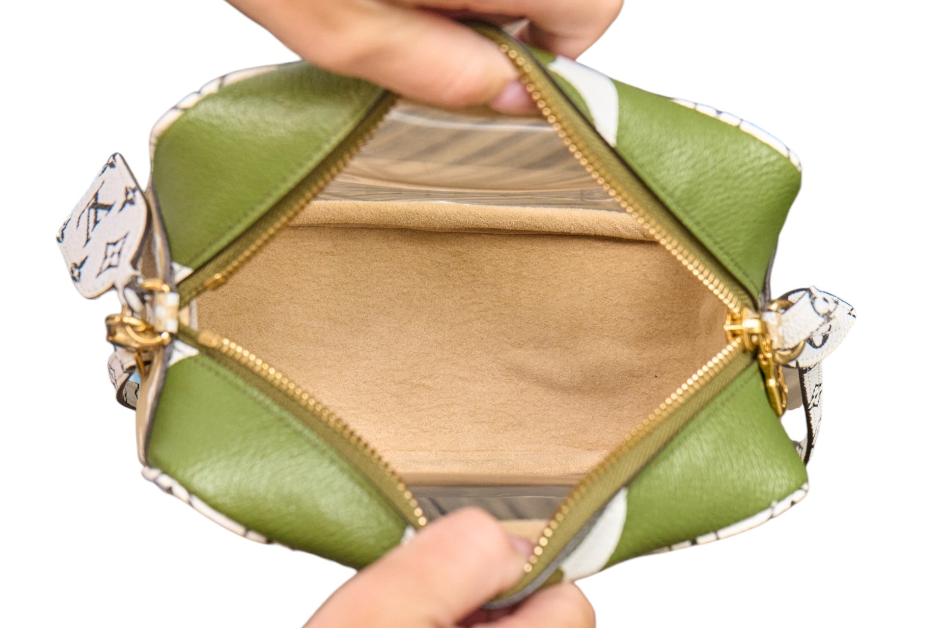 Louis Vuitton Beach Pouch Monogram Giant Khaki/White