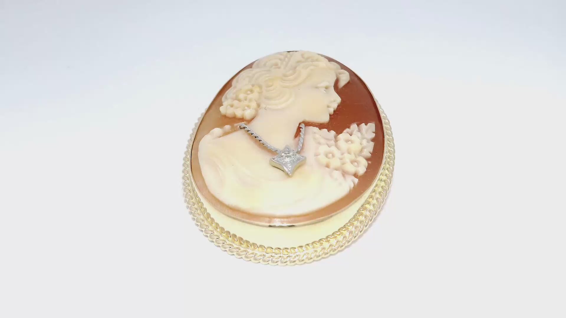 Large Cameo Pendant in 14K Yellow Gold
