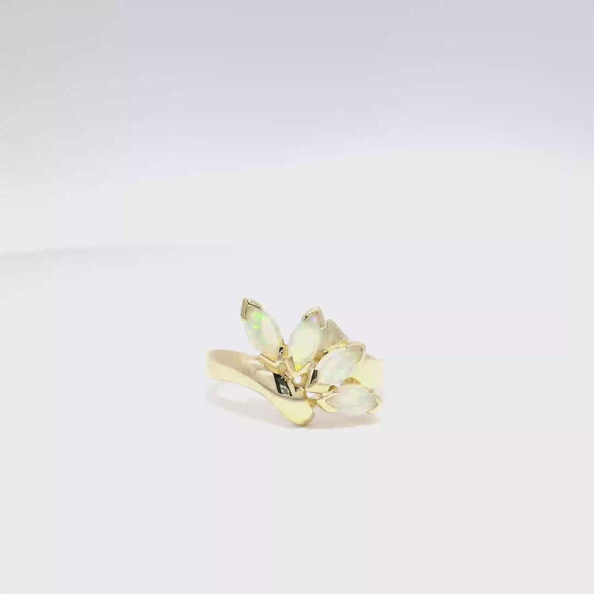 Opal Fashion Estate Ring in 18K Yellow Gold