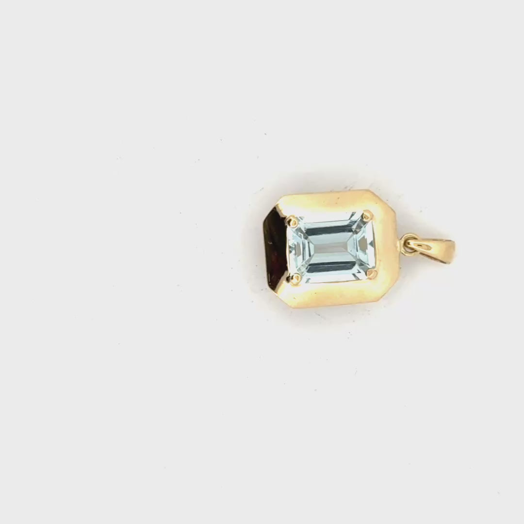 1.91ct. Aquamarine Solitaire Pendant Set in 14K Yellow Gold